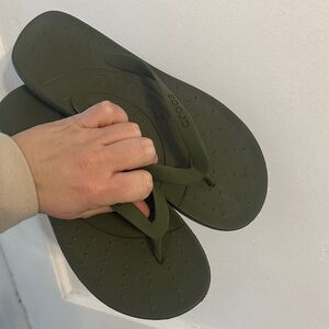 CROCS m7/w9 Dark Green Flip Flops